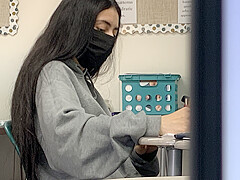 Candid feet in class(Leo)